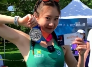 米兰体育-铁人三项赛女选手争夺激烈，胜负颠倒的简单介绍